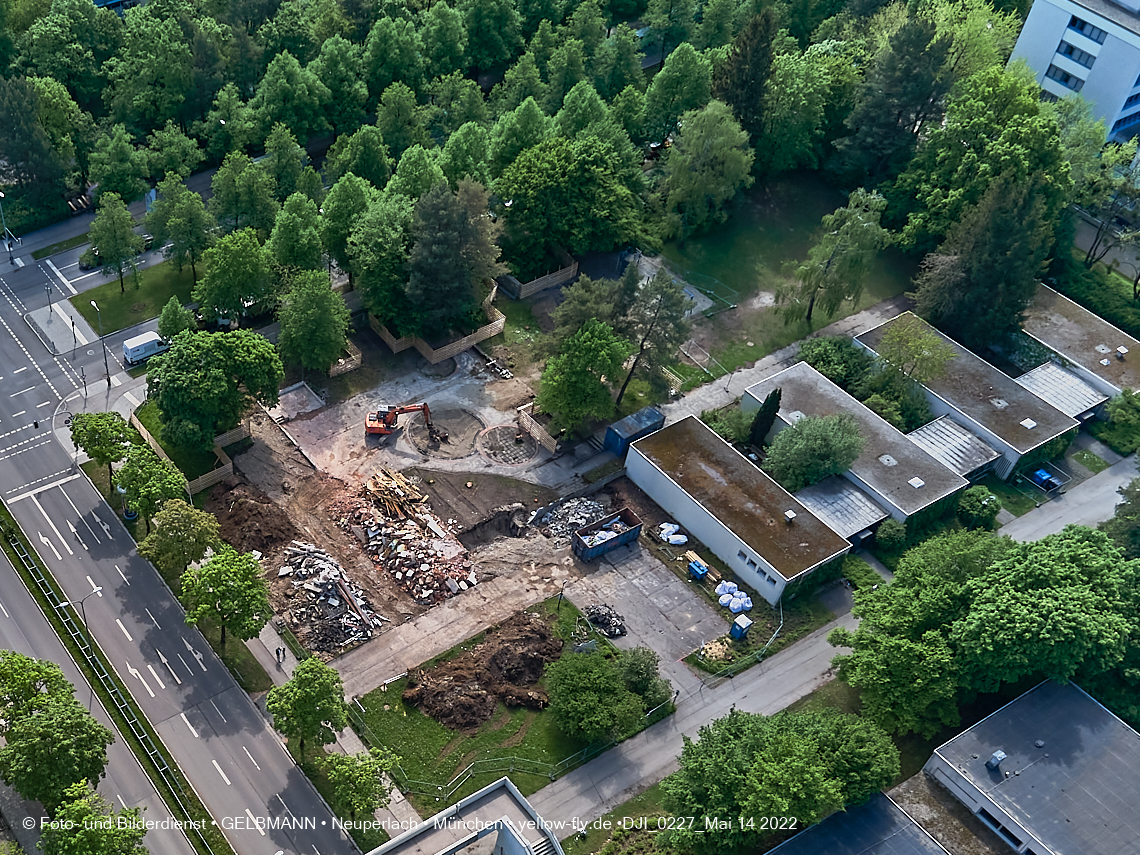 14.05.2022 - Luftbilder von der Baustelle Haus für Kinder in Neuperlach